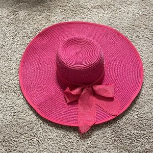 Wide brimmed sun hat